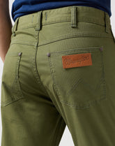 Spodnie Materiałowe Męskie Wrangler Greensboro Olive W112350800